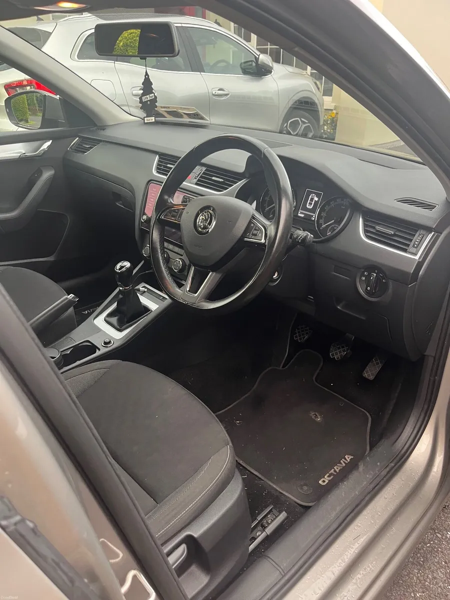Skoda Octavia 2017 - Image 4