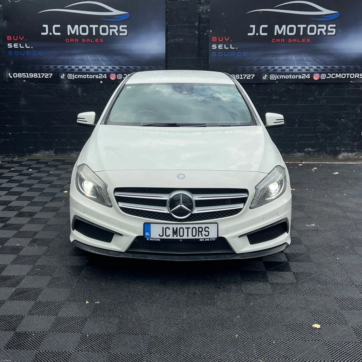 2013 Mercedes Benz A180 69km Automatic - Image 2