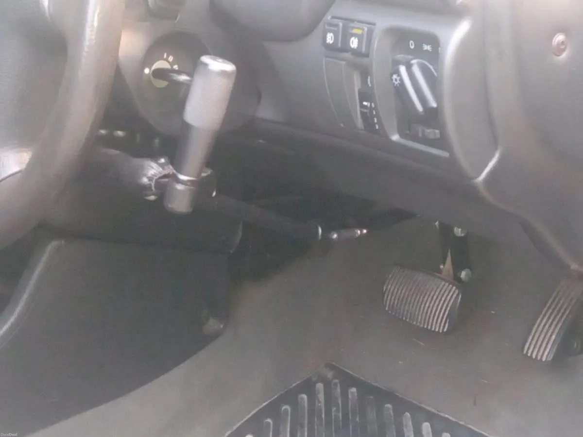 Astra 1.6 Auto With Disabled Drivers Hand Controls - Image 5