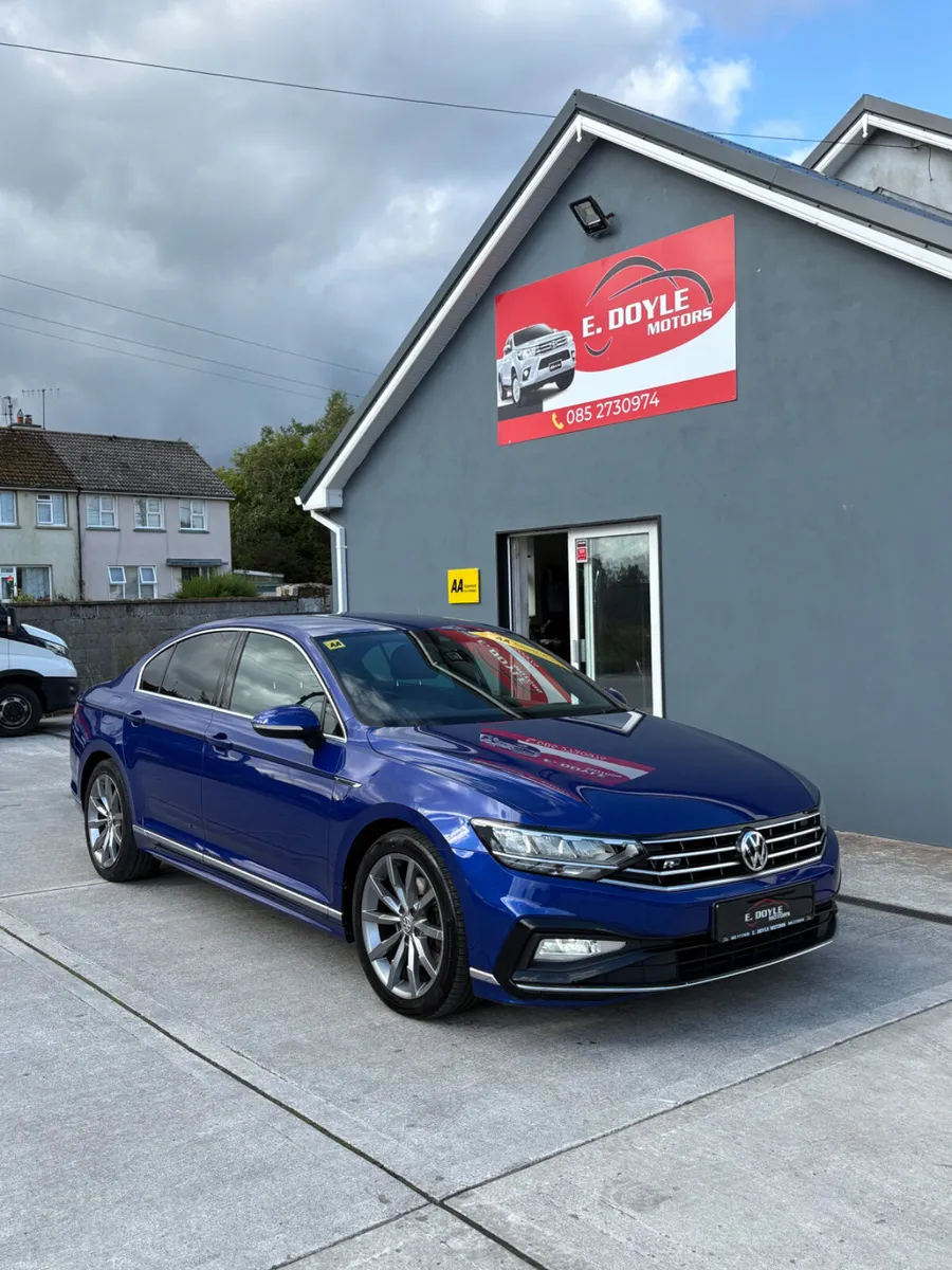2020 Volkswagen Passat R-Line - Image 3