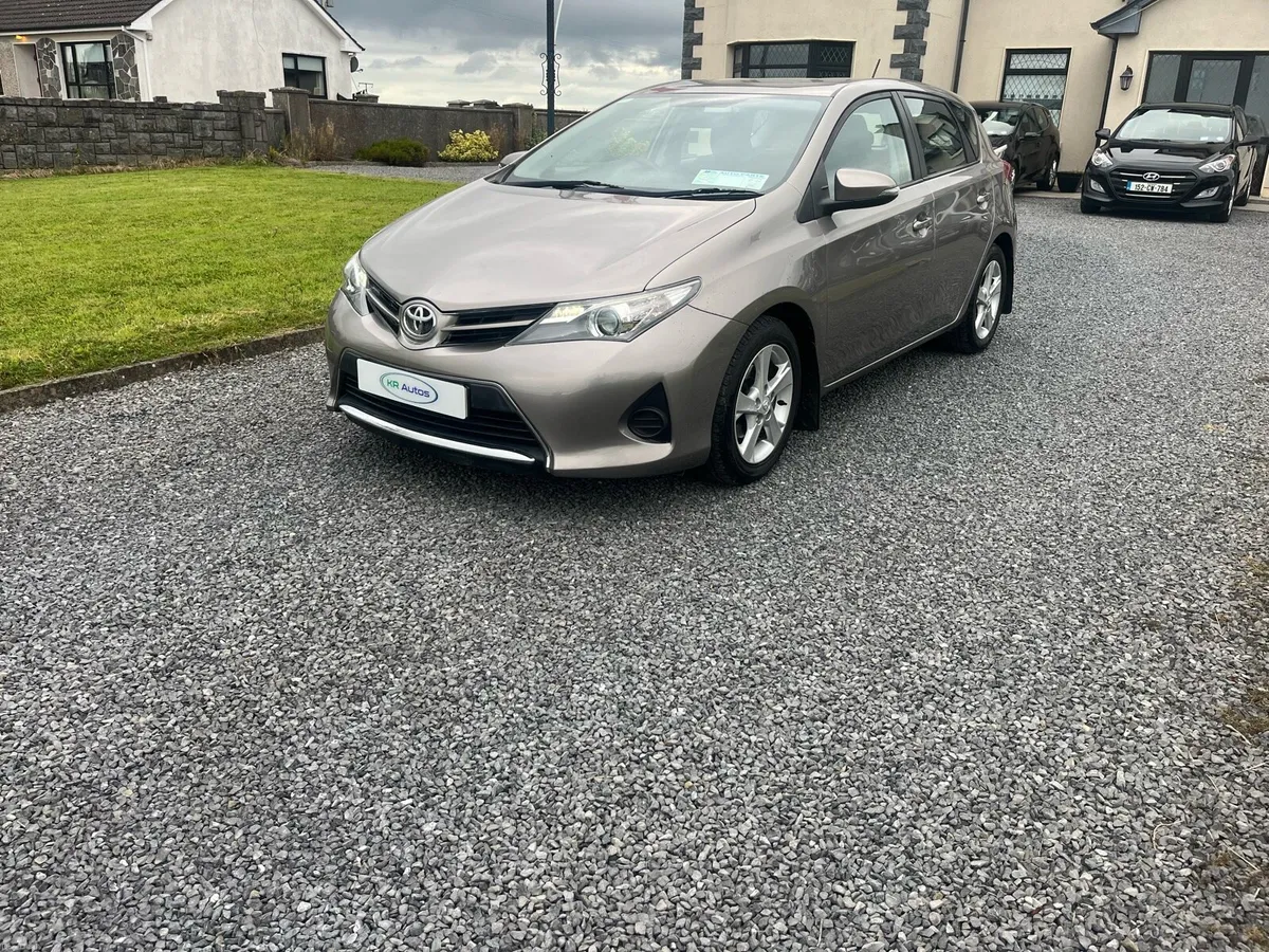 2013 Toyota Auris 1.3 petrol - Image 2