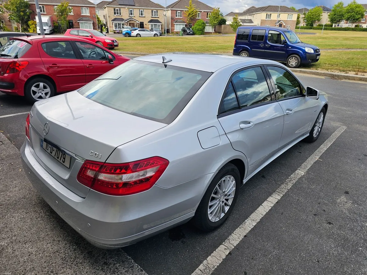 Mercedes-Benz E-Class 2010 - Image 2