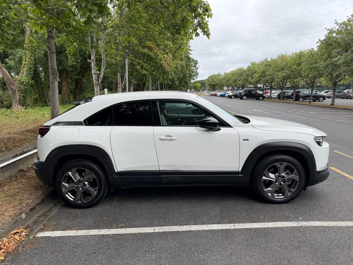 Car - Image 3