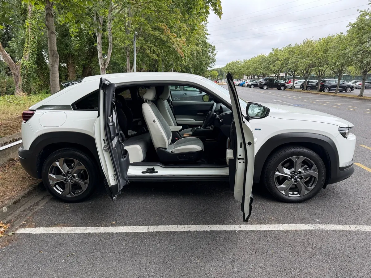 Car - Image 4