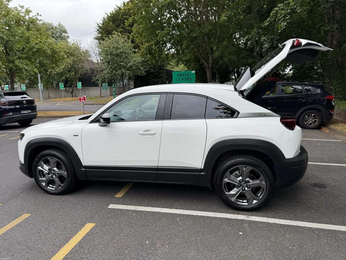Car - Image 6