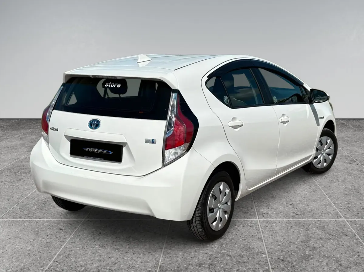 Toyota Aqua Hybrid Automatic - Image 4