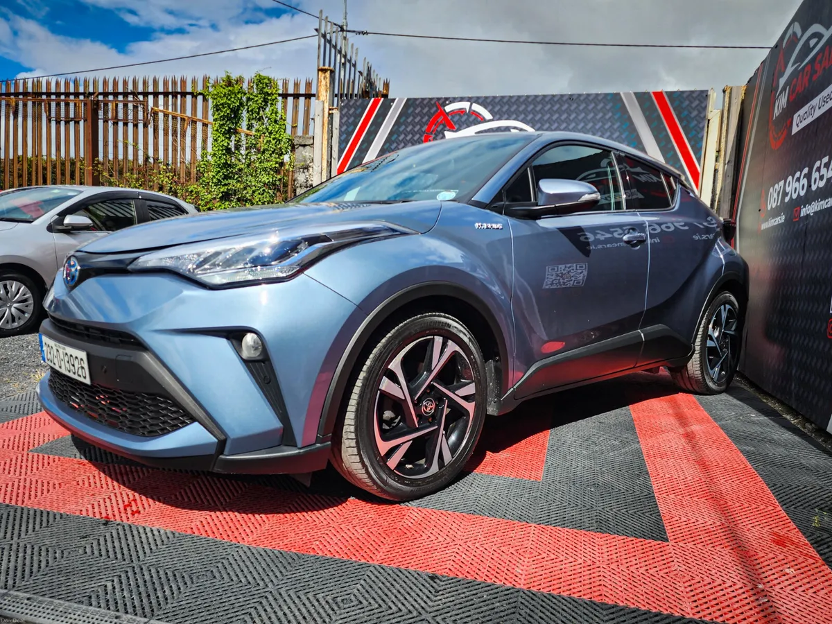 2023 Toyota C-HR - Image 4