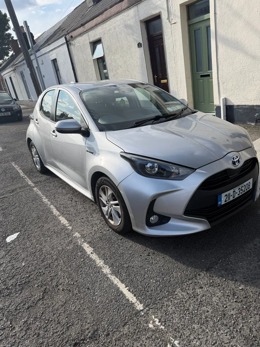 Toyota Yaris Luna Hybrid 1.5 - Image 1