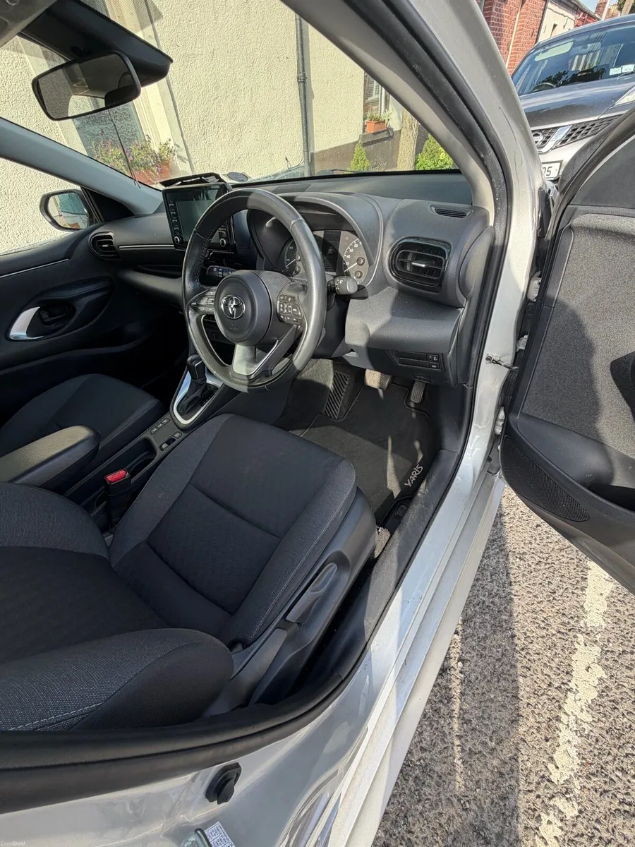 Toyota Yaris Luna Hybrid 1.5 - Image 3