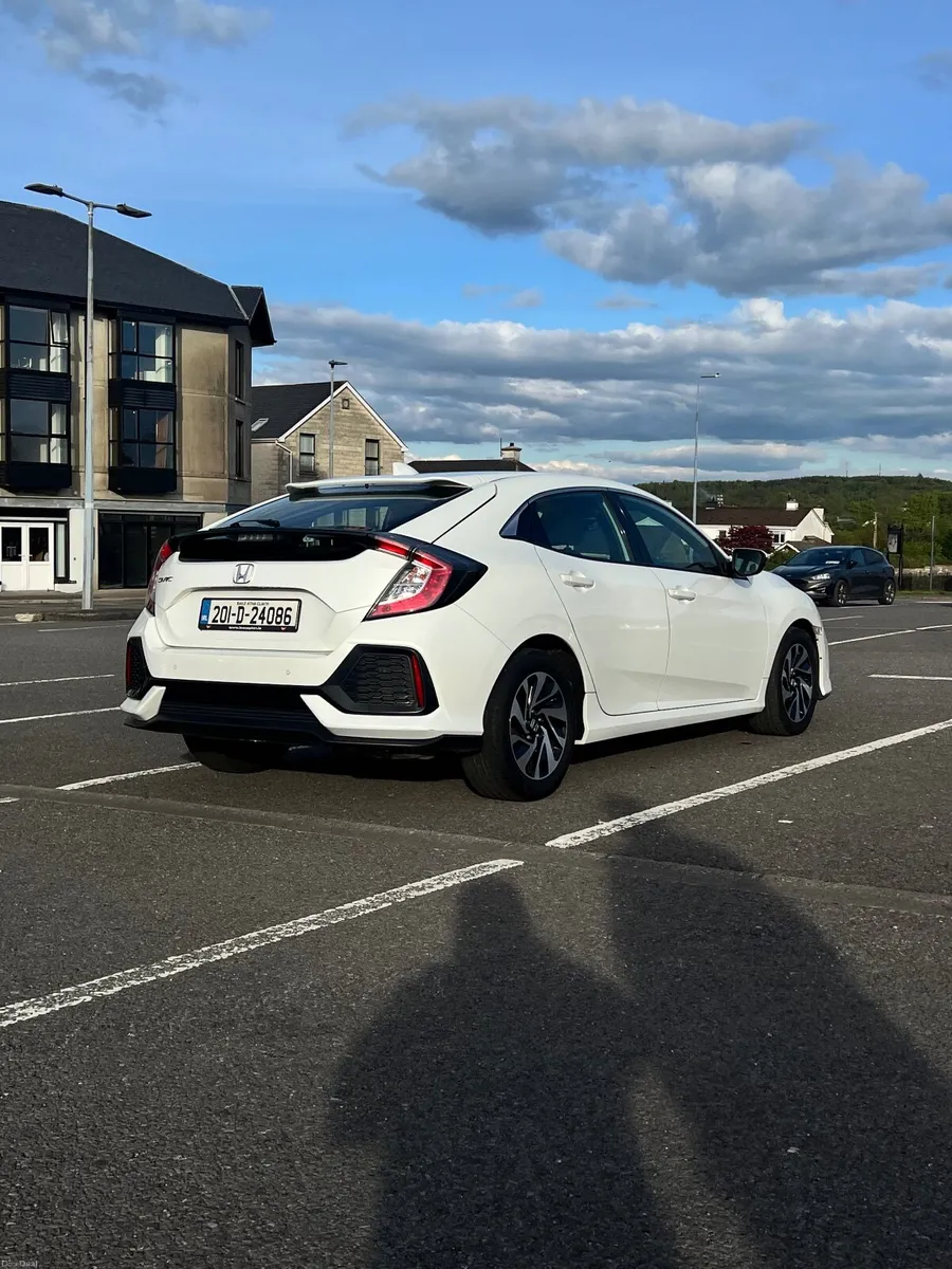 Honda Civic 2020 - Image 2