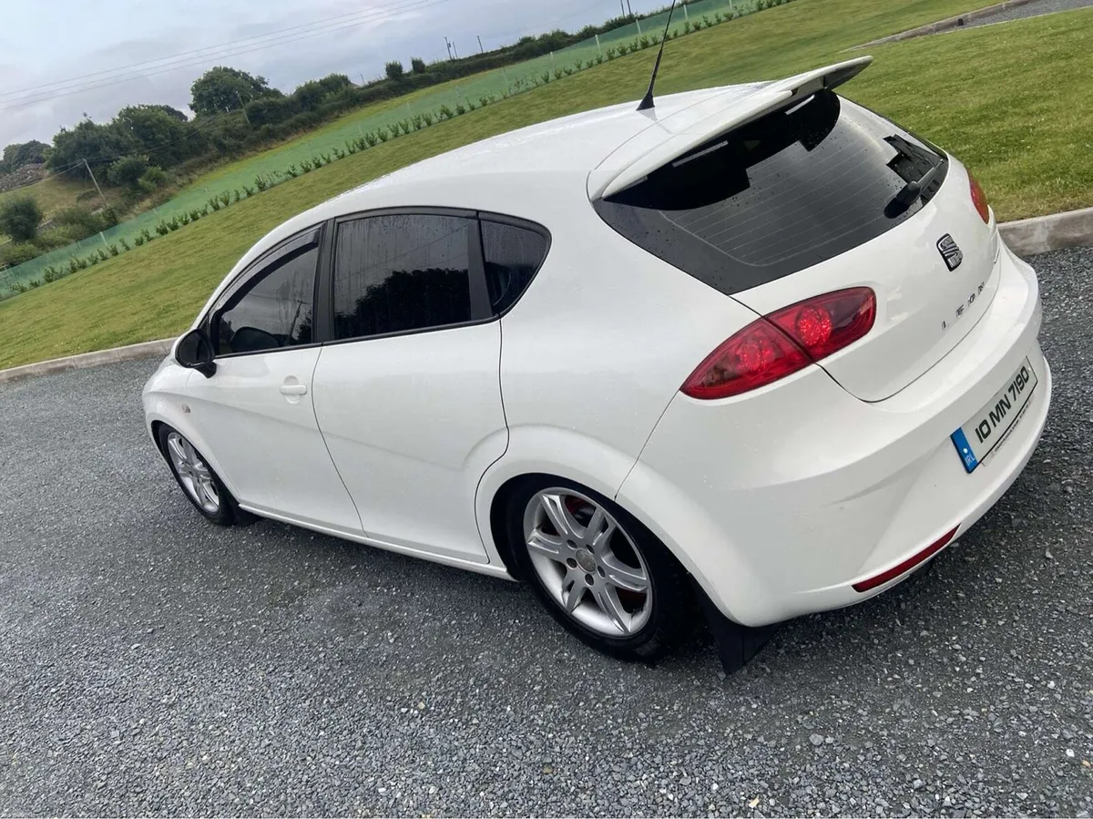 Car - Image 2