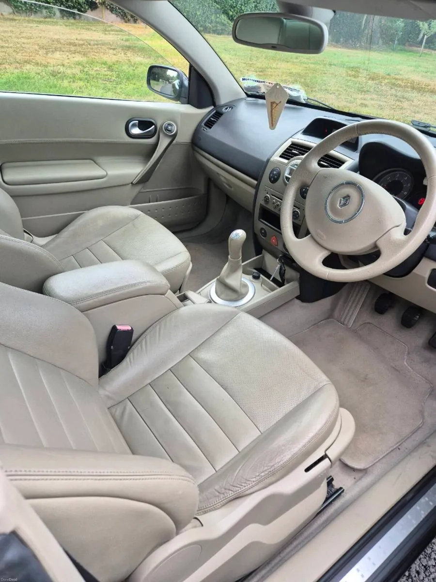 Renault Cabrio Low milage, leather, convertible - Image 5