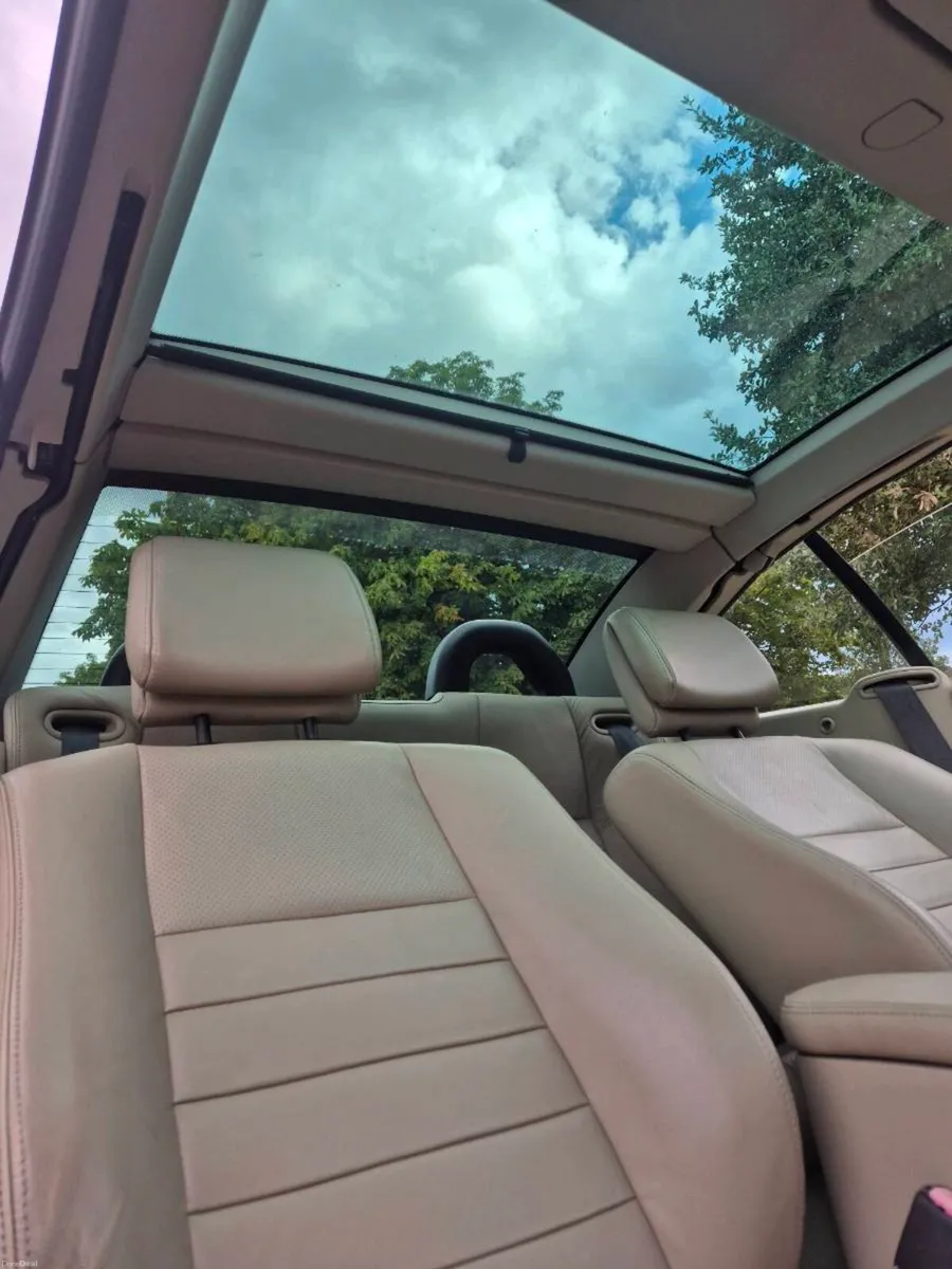 Renault Cabrio Low milage, leather, convertible - Image 2