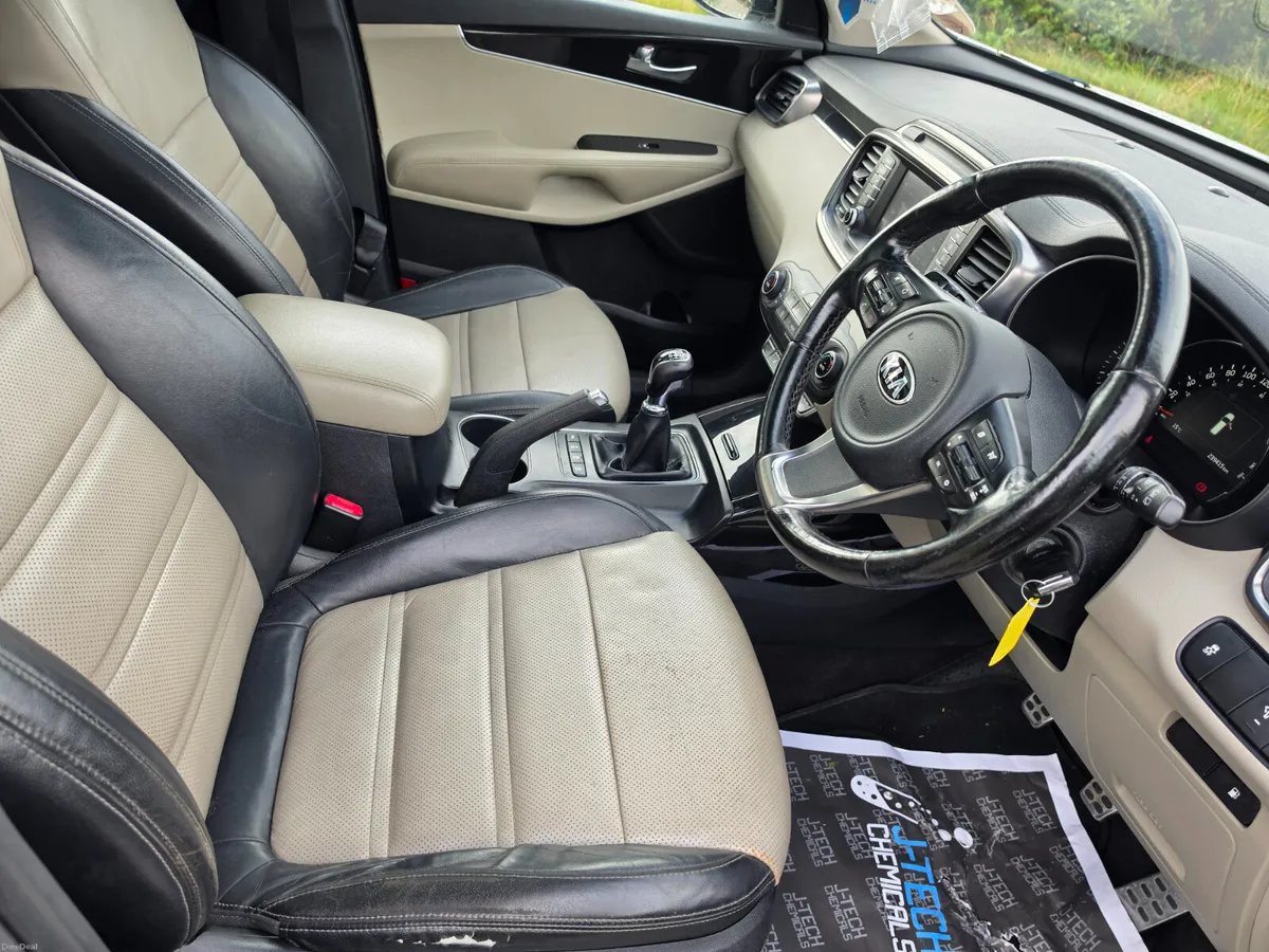 Kia Sorento 2015 - Image 2