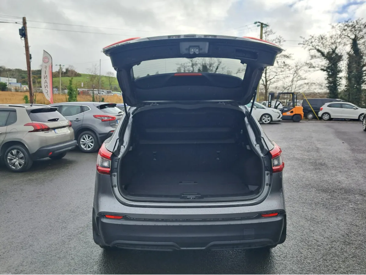 Nissan Qashqai 1.5 SV 18 4DR - Image 5