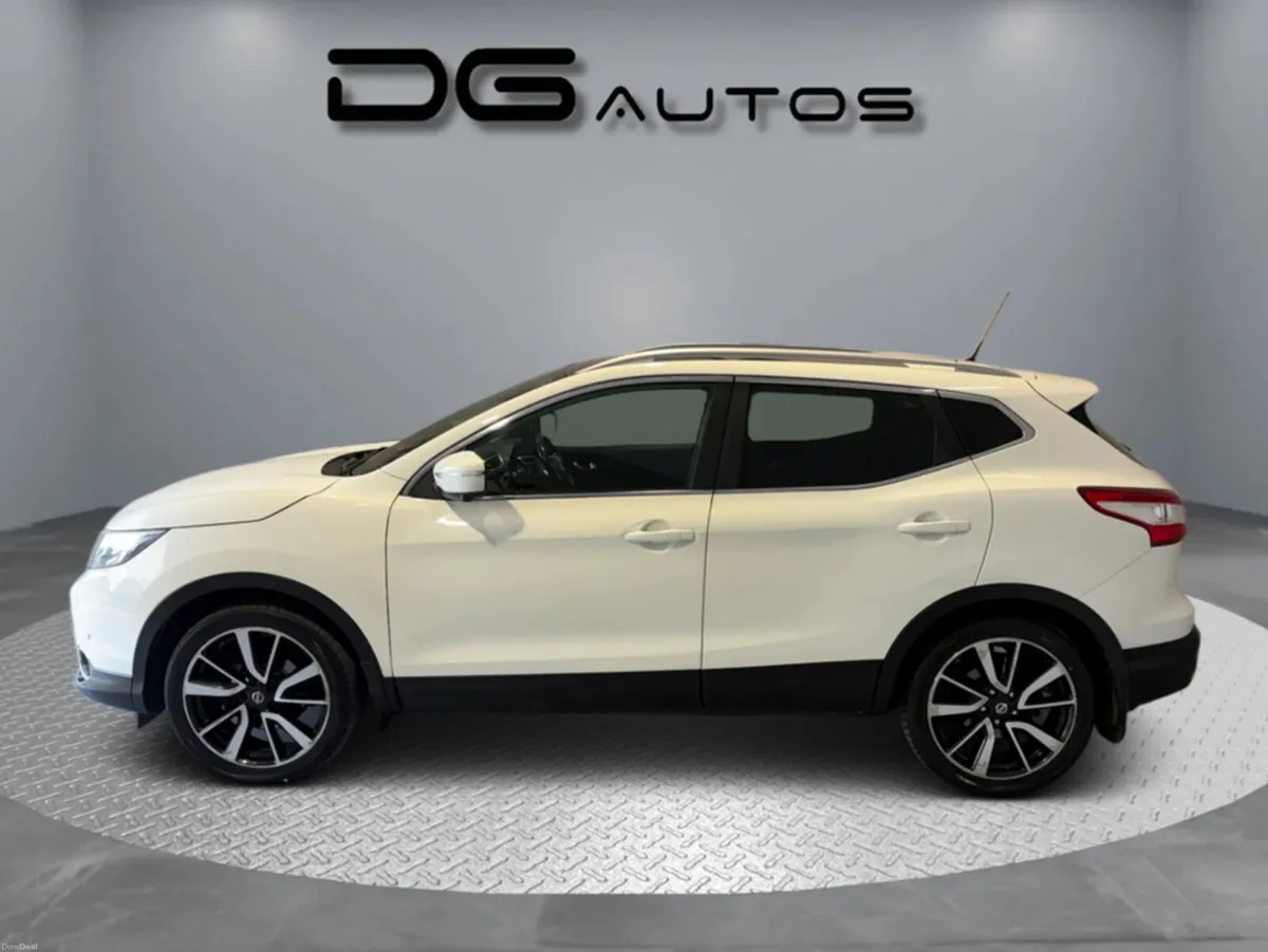 Nissan Qashqai Auto - Panroof - half Leather- Low - Image 1