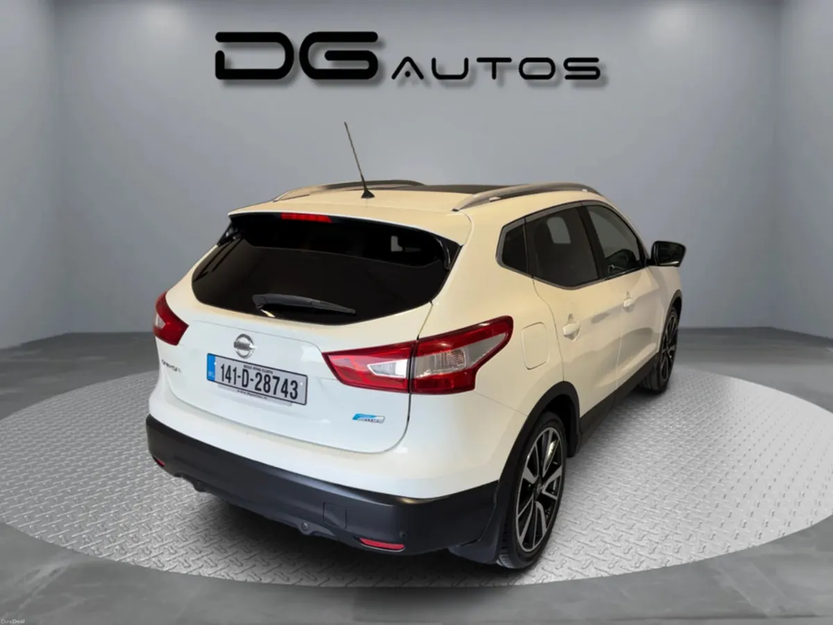 Nissan Qashqai Auto - Panroof - half Leather- Low - Image 5