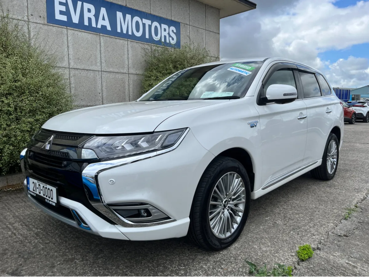 Mitsubishi Outlander G 4WD PHEV AUTOMATIC 2.4 PETR - Image 4