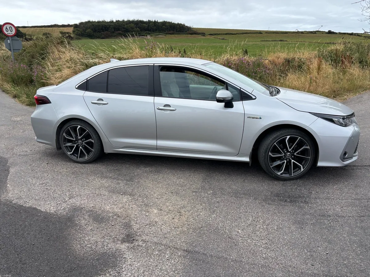 221 Toyota Corolla 1.8 petrol hybrid - Image 1