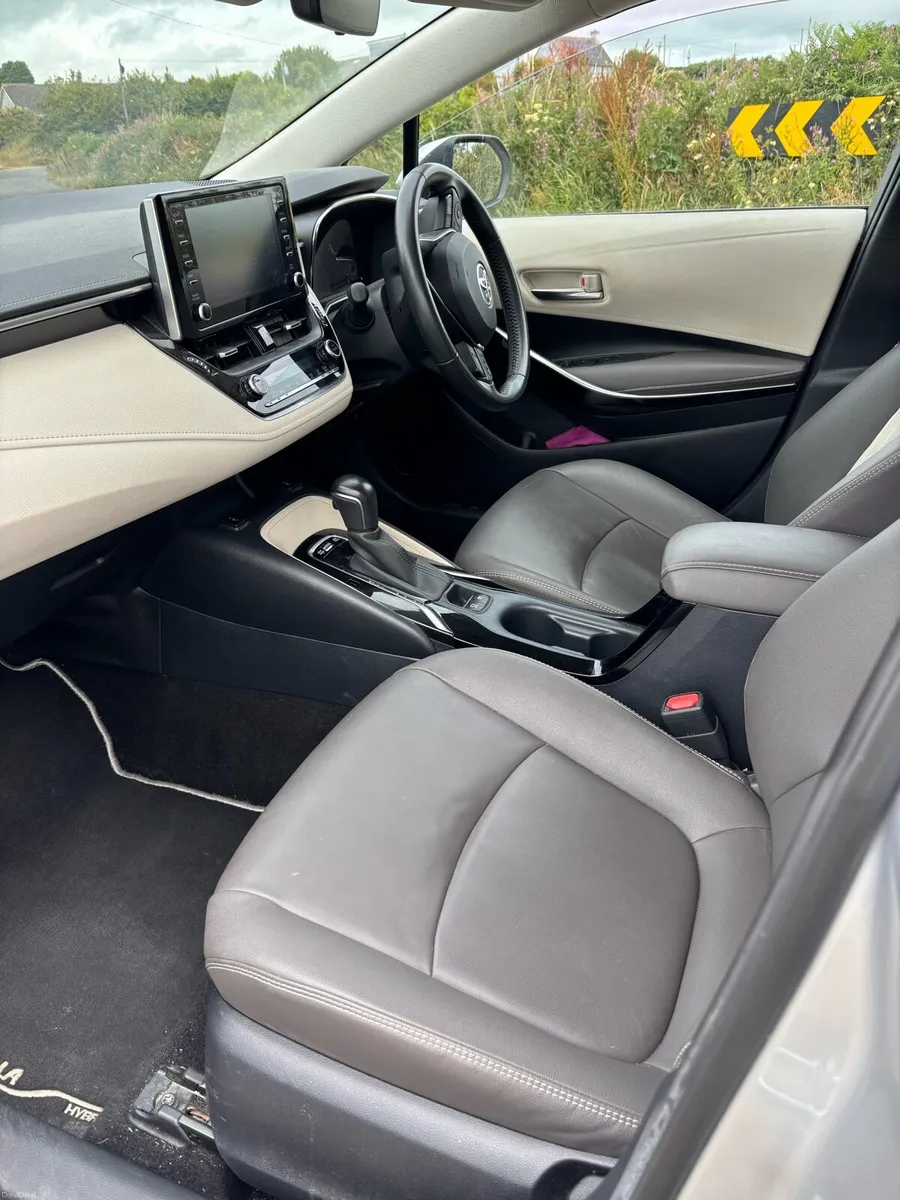 221 Toyota Corolla 1.8 petrol hybrid - Image 5