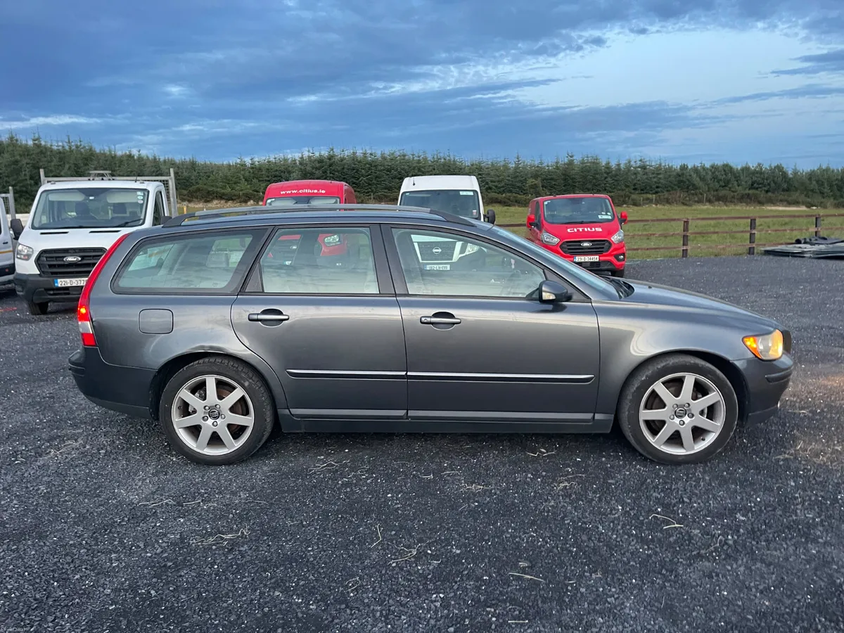 Volvo V50 2006 - Image 2