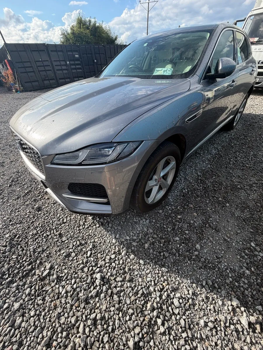 2022 F Pace Jaguar - Image 3