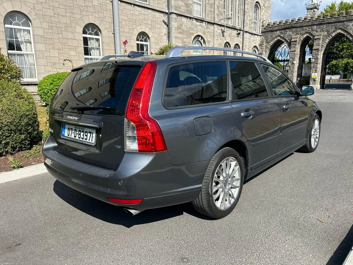 Volvo V50 T5 2.5 Petrol 5-Cylinder - Image 1