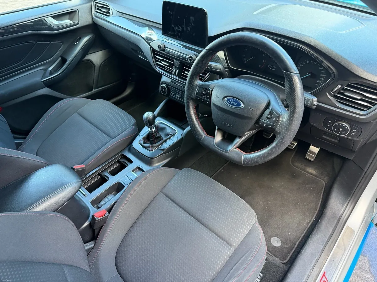 Ford Focus St Line 1.0 EcoBoost - Image 4