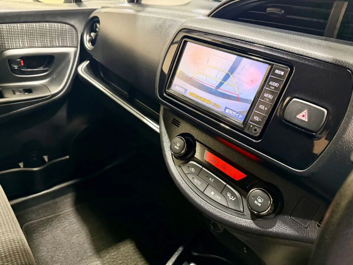 Toyota Yaris Hybrid F - Image 5