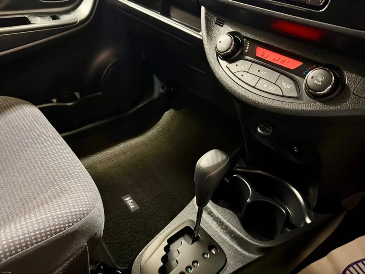 Toyota Yaris Hybrid F - Image 6