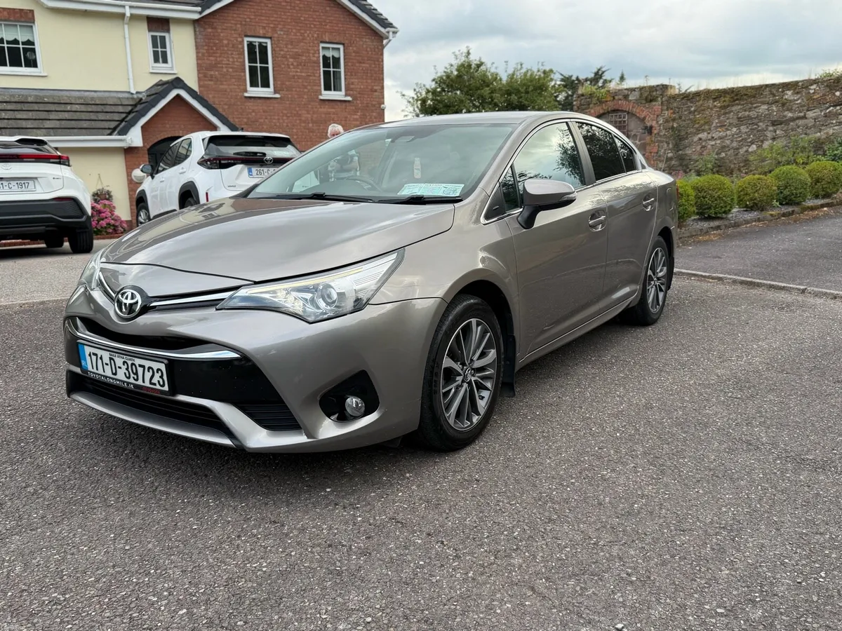 171 Toyota avensis Sol - Image 2