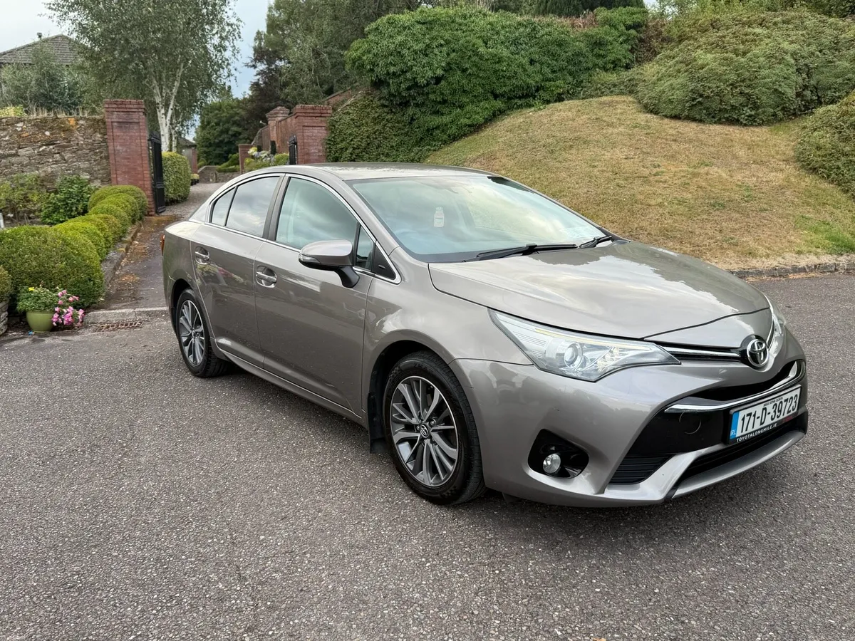 171 Toyota avensis Sol - Image 1