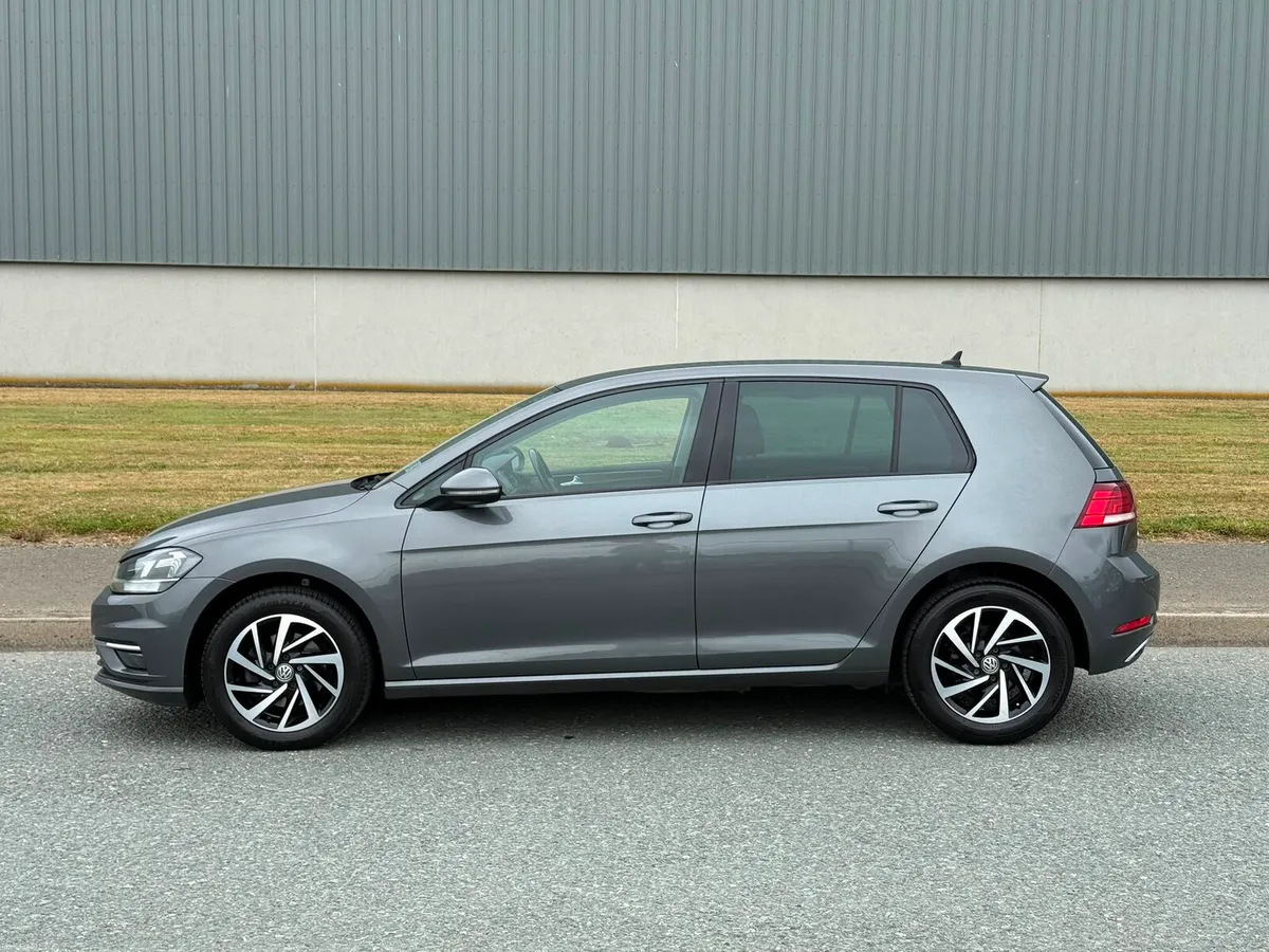 2019 Volkswagen golf really low mileage - Image 4