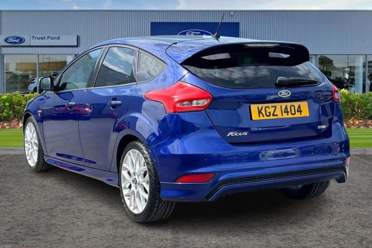 Ford Focus 1.0 EcoBoost 140 ST-Line Navigation 5dr - Image 2