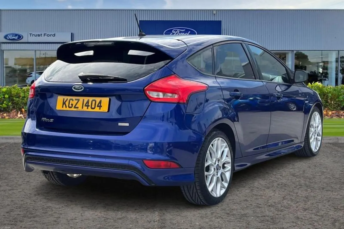 Ford Focus 1.0 EcoBoost 140 ST-Line Navigation 5dr - Image 4