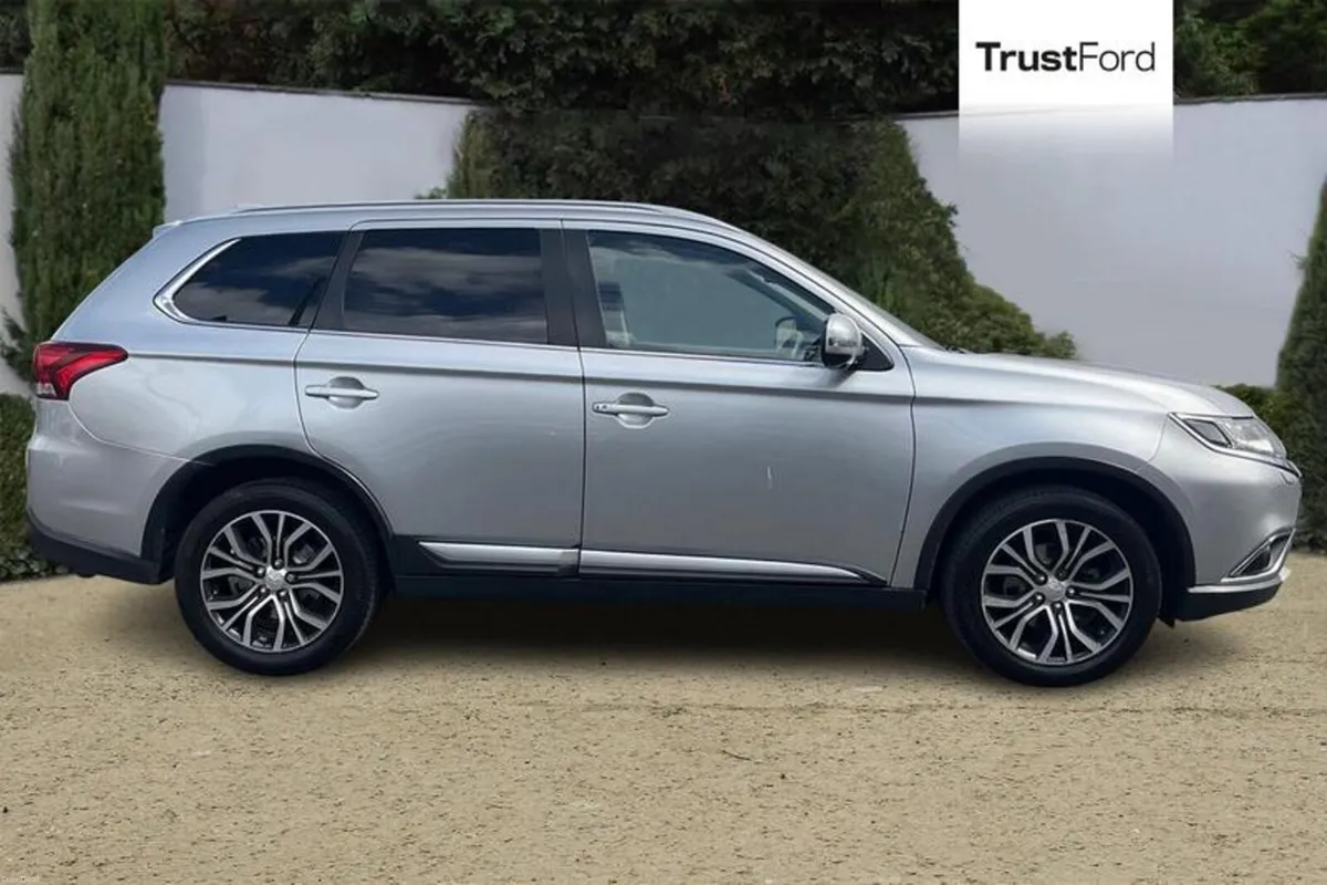 Mitsubishi Outlander 2.2 DI-D 4 5dr - Image 3