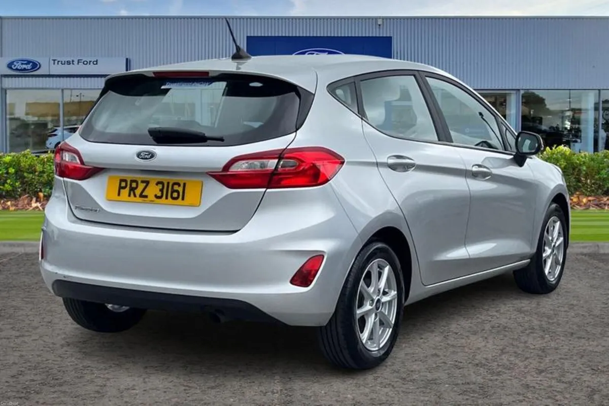 Ford Fiesta 1.1 Zetec 5dr - Image 4
