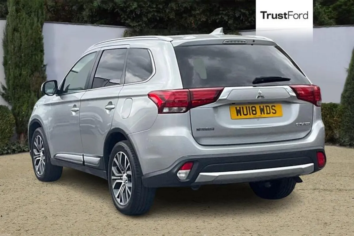 Mitsubishi Outlander 2.2 DI-D 4 5dr - Image 2