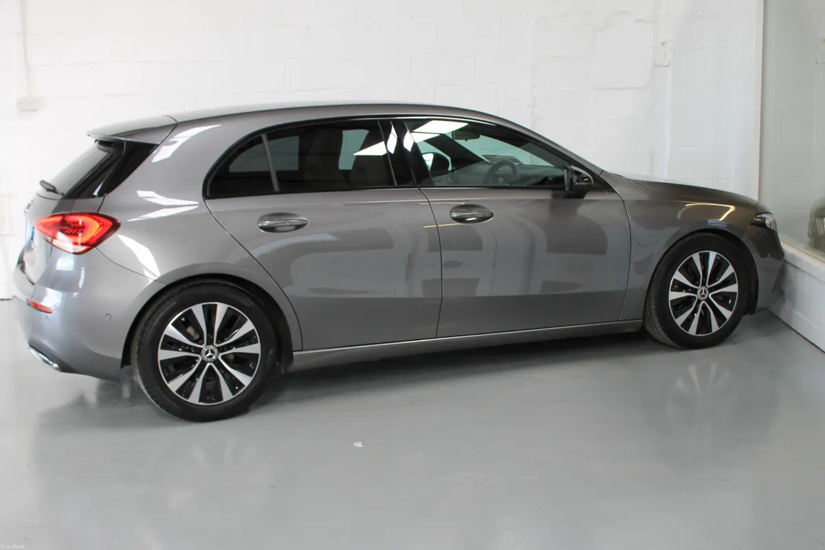 Mercedes-Benz A-Class 2023 Automatic Progressive + - Image 5