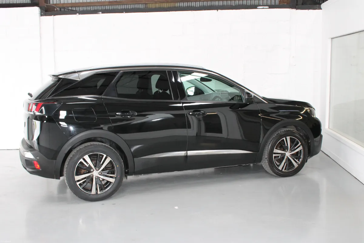 Peugeot 3008 2018, Allure Spotless car - Image 5