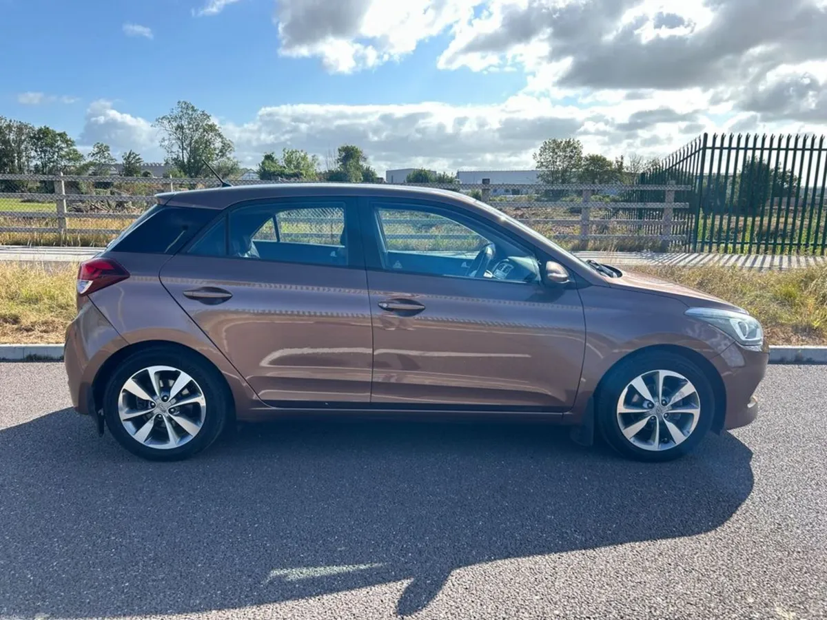 Hyundai i20 Active Deluxe 5DR *local car, well mai - Image 2