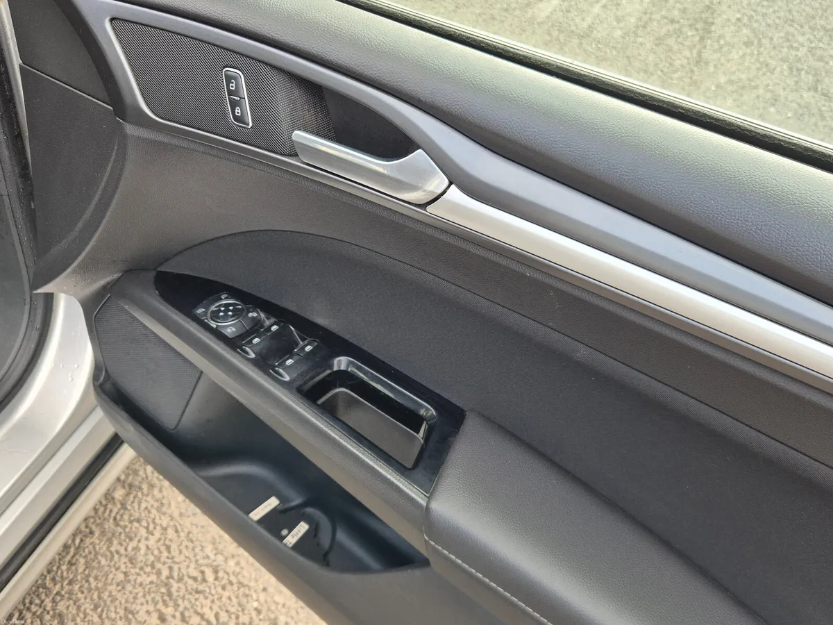 Ford Mondeo 2015 | 2.0TDCi 150PS Zetec Trade - Image 4