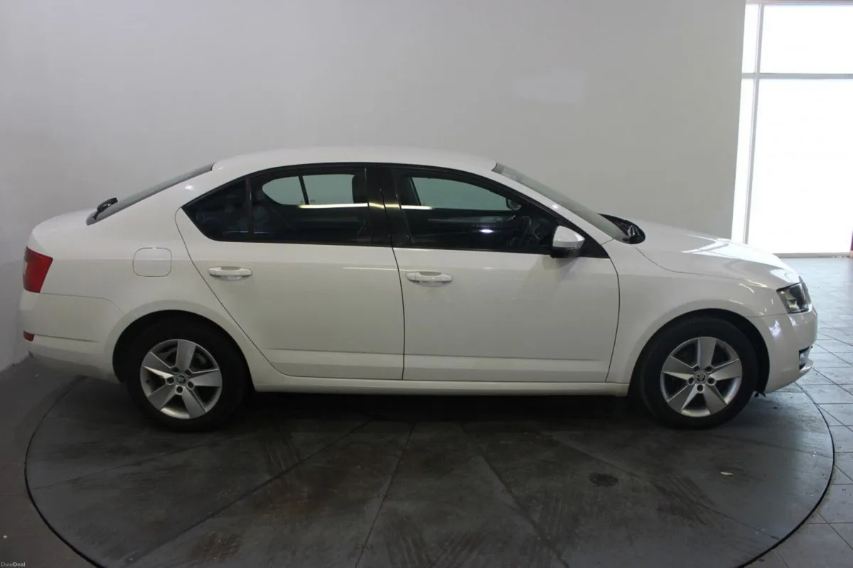 Skoda Octavia OCTAVIA AMBITION 1.6 TDI 105BHP - TE - Image 2