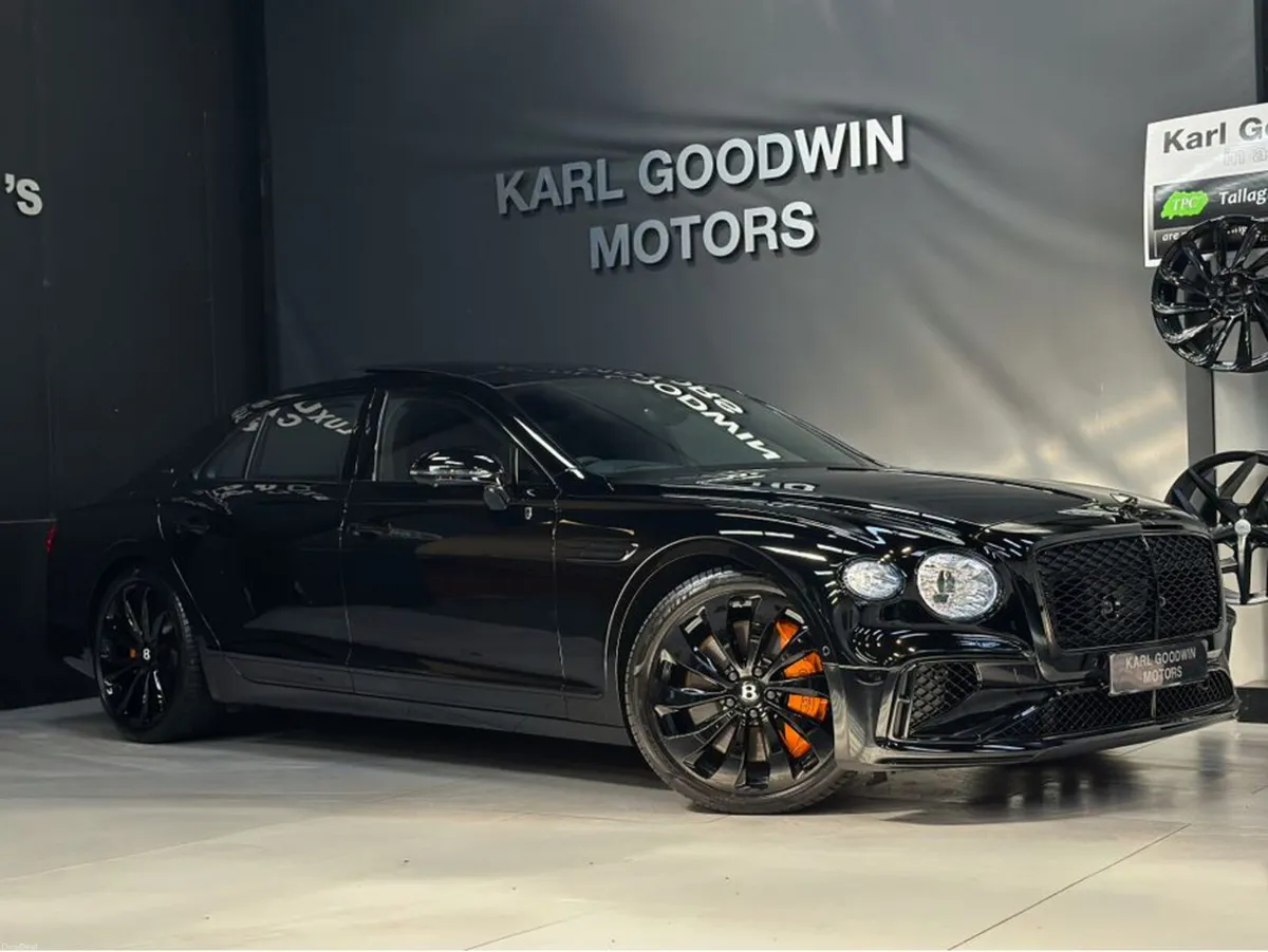V8 BLACK EDITION AKRAPOVIC - Image 1