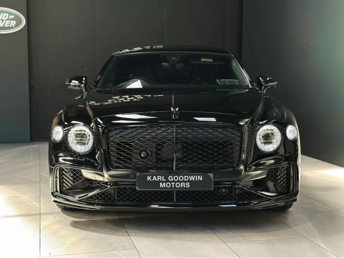 V8 BLACK EDITION AKRAPOVIC - Image 5