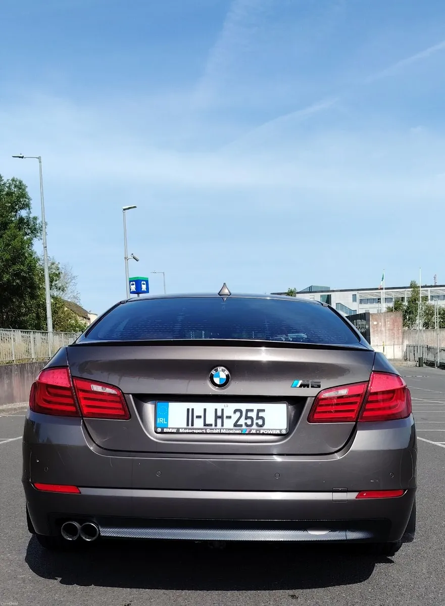 BMW 5-Series 2011 - Image 6