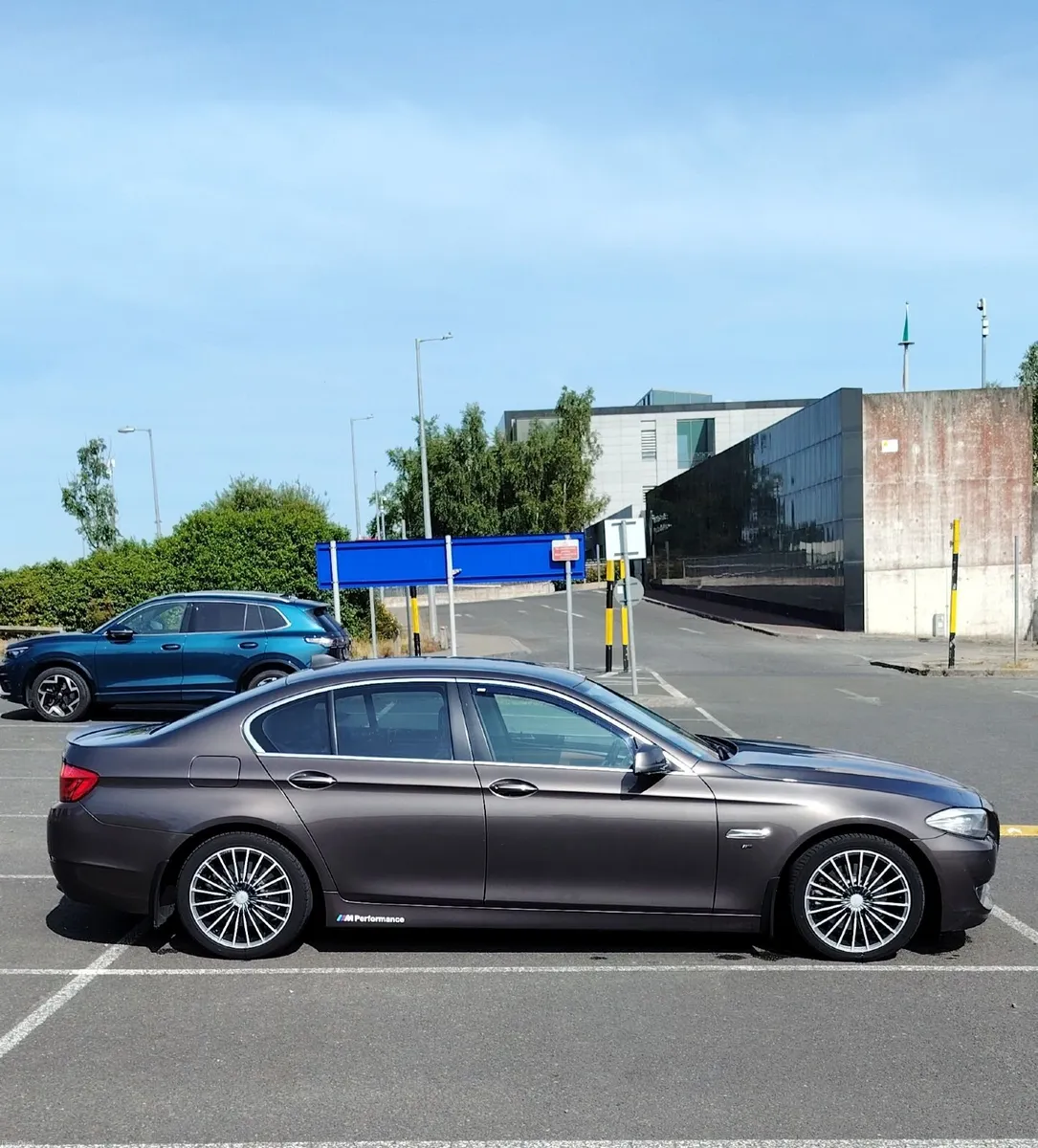BMW 5-Series 2011 - Image 5