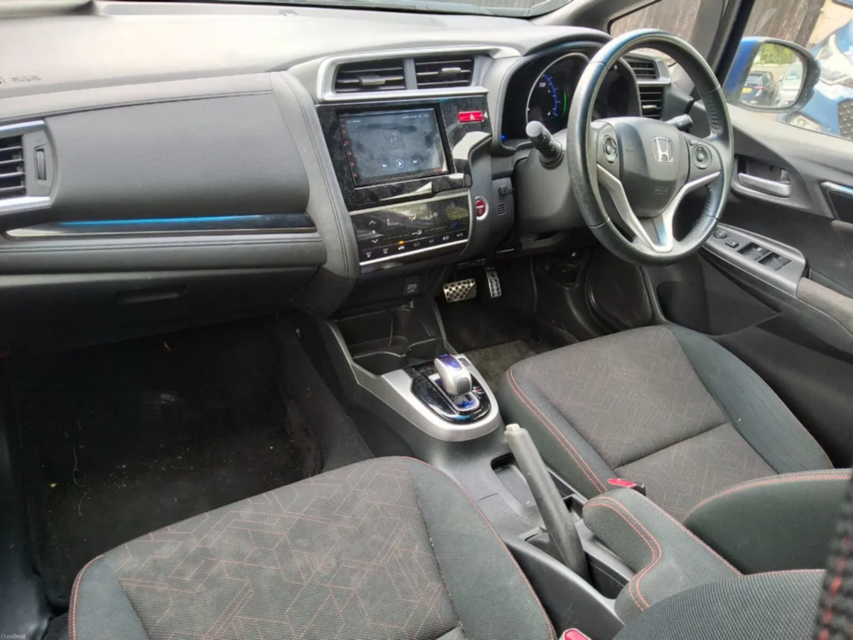 Honda Fit HYBRID AUTOMATIC - Image 6