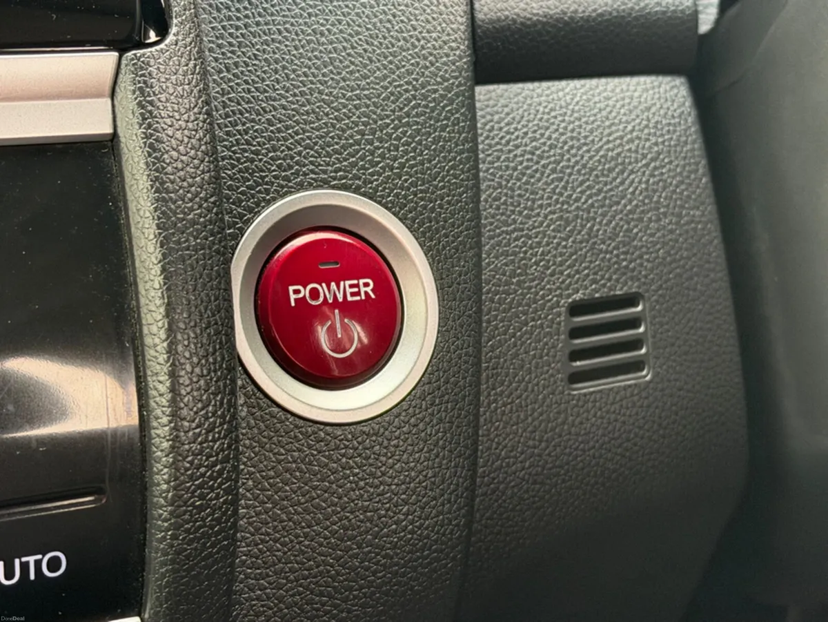 Honda Fit 1.5 PETROL HYBRID *CAR ID 43* - Image 3