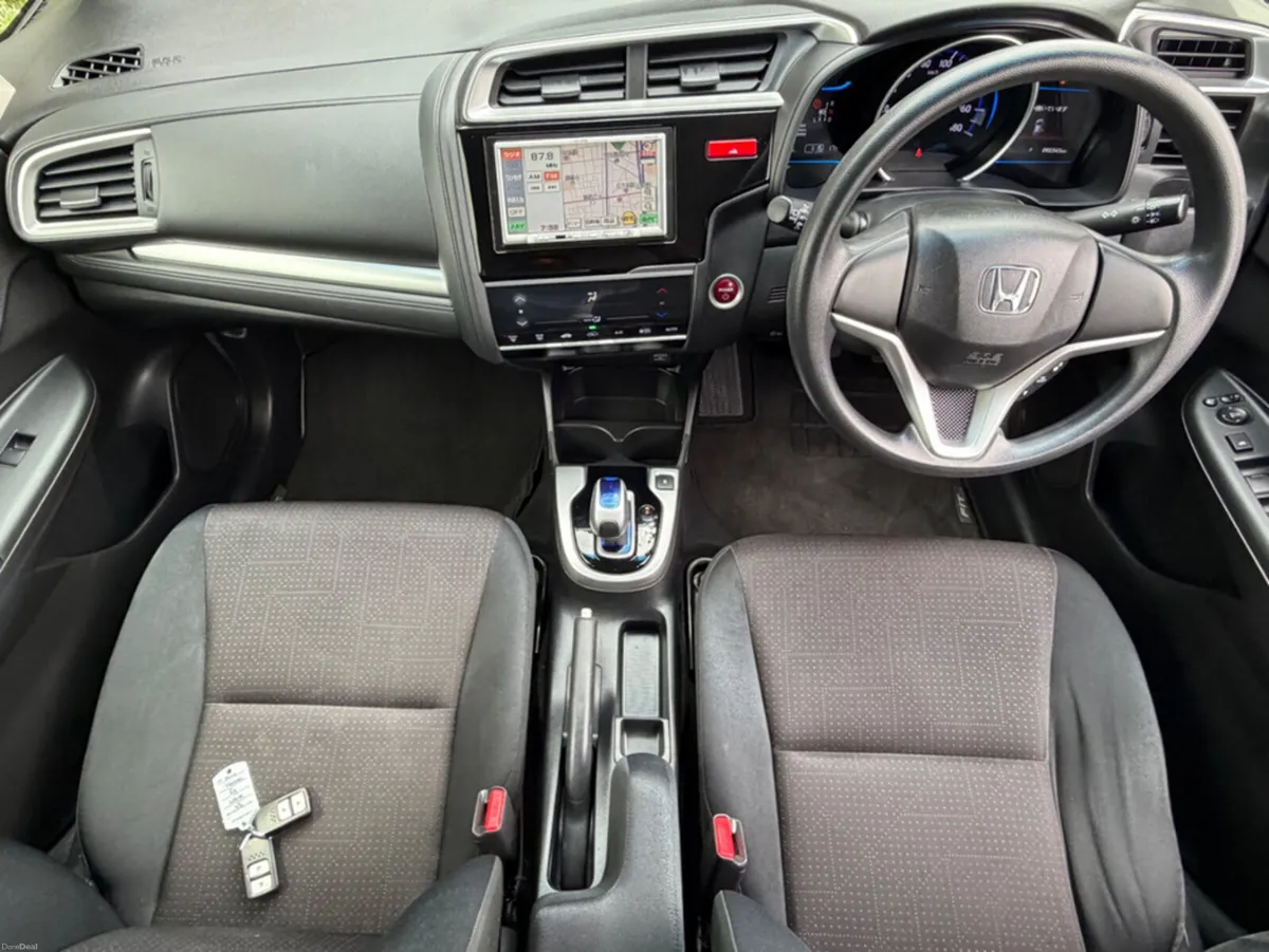 Honda Fit 1.5 PETROL HYBRID *CAR ID 43* - Image 6